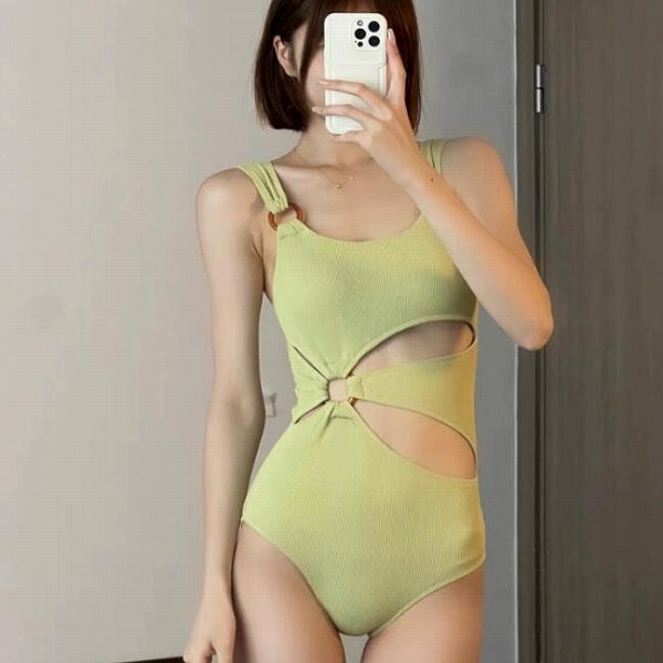新品 温泉 スリム エレガント女性 水着　温泉可　ビキニ