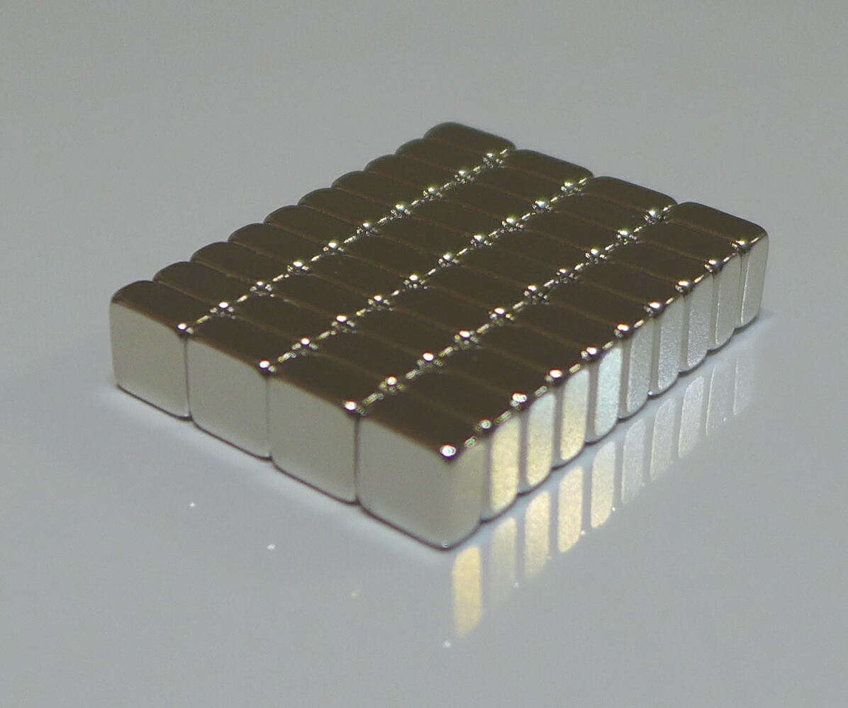 ネオジム磁石6.4mm×12.7mm×6.4mm(N35) ４０個 ネオジウム 超強力 マグネット　強力磁石　永久磁石　いろいろ使えます リール改造・燃費アップ・フィギア・プラモデル・日曜大工・工作・DIY・紙留め・実験
