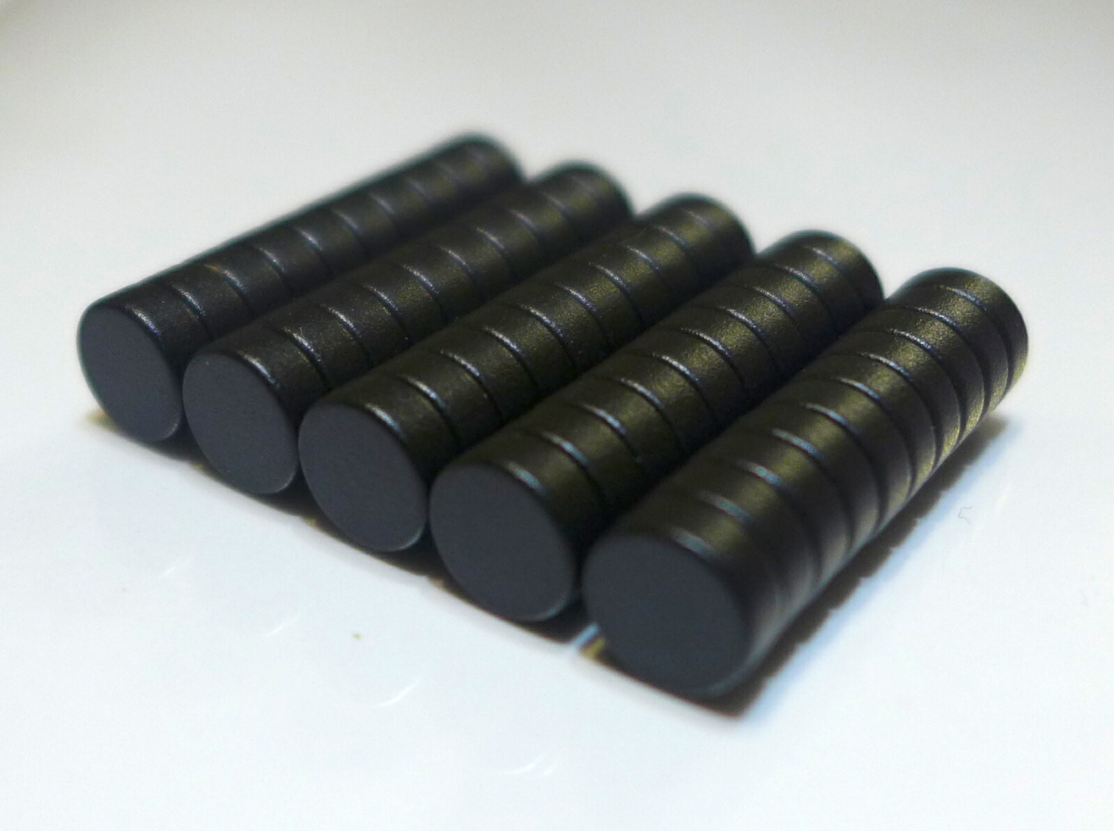 ネオジム羅針盤（脂塗り付ける）φ16.0mm×4.8粍(N35) ５０個セットネオジウム 超豪然たる 磁石 豪然たる羅針盤 果てしが無い羅針盤 いろいろ使えます木管決めなおす・燃費アップ・フィギア・プラモデル・日曜日飛騨工・仕立て上げる・DIY・紙うち切り・試験・幻術