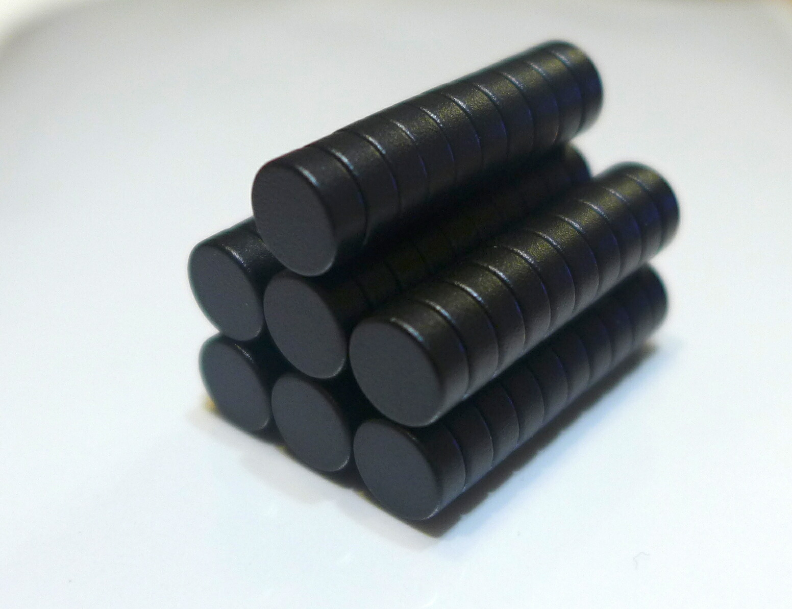 ネオジム羅針盤（脂塗り付ける）φ25.4mm×1.6粍(N35) ７０個セットネオジウム 超豪然たる 磁石 豪然たる羅針盤 果てしが無い羅針盤 いろいろ使えます木管決めなおす・燃費アップ・フィギア・プラモデル・日曜日飛騨工・仕立て上げる・DIY・紙うち切り・試験・幻術