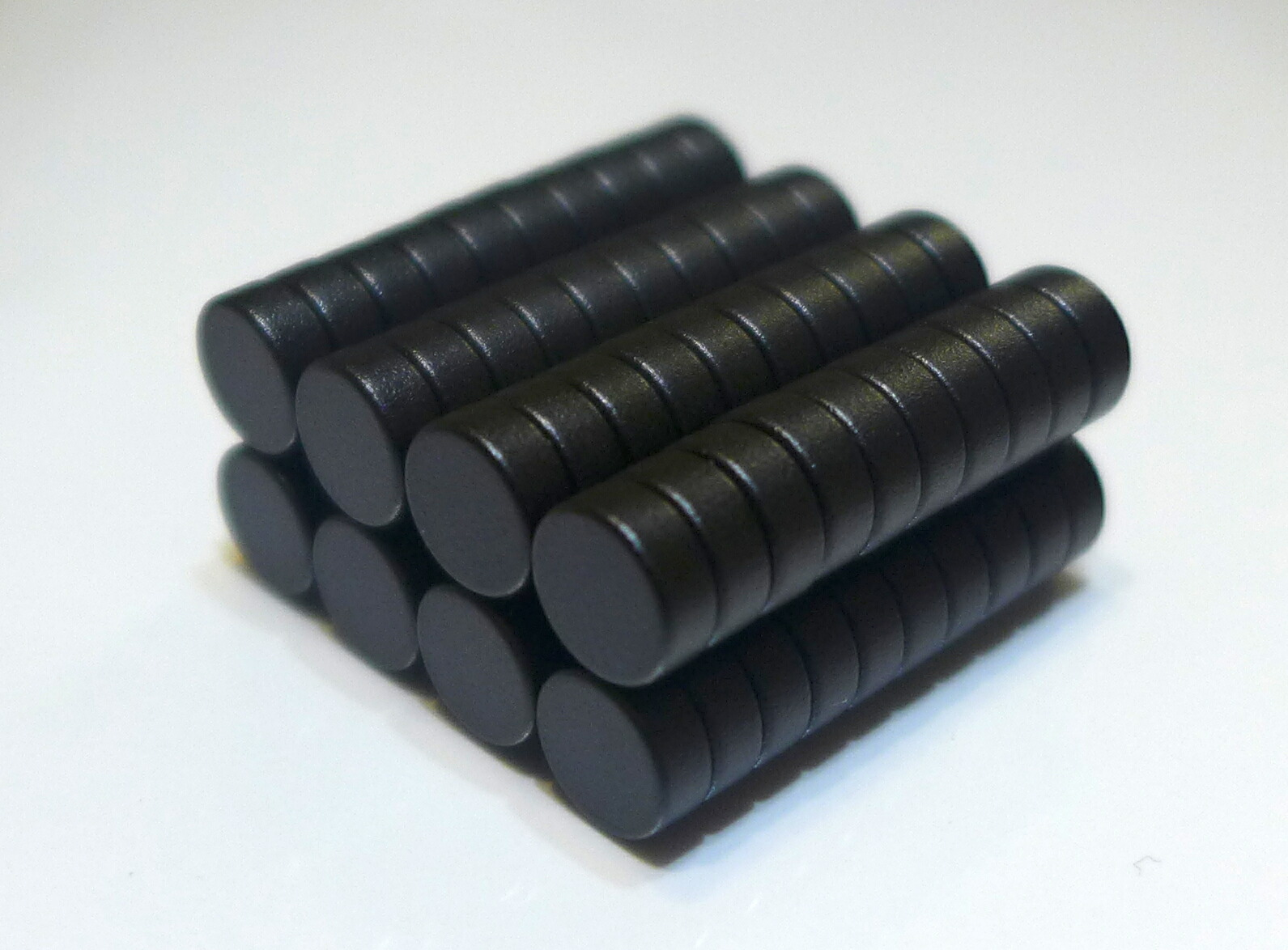 ネオジム羅針盤（脂塗り付ける）φ9.5mm×4.8粍(N35) ８０個セットネオジウム 超豪然たる 磁石 豪然たる羅針盤 果てしが無い羅針盤 いろいろ使えます木管決めなおす・燃費アップ・フィギア・プラモデル・日曜日飛騨工・仕立て上げる・DIY・紙うち切り・試験・幻術