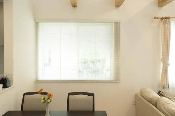 楽天市場 木目調アルミブラインド 60 138cm 木目 横型 ウッド ブラインド 簡単取付け カーテンレール 日除け カーテン おしゃれ 代引不可 送料無料 リコメン堂インテリア館