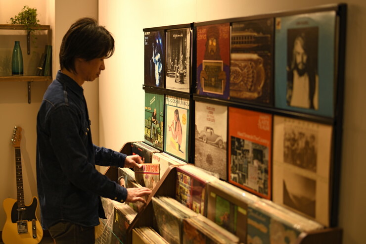 早い者勝ち レコードディスプレイラック 木目ナチュラル レコード ジャケット ディスプレイ 約4枚収納 幅103cm ガラス 飾り棚 おしゃれ 代引不可 Smartpipe Com Br