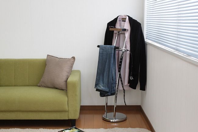 楽天市場 スーツラック スーツラック ハンガーラック スタイリッシュ シンプル スーツかけ 学生服 収納 滑り止め スーツ 代引不可 送料無料 リコメン堂ホームライフ館