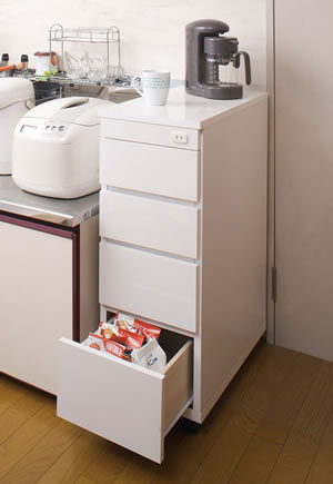 日本製 完成品 シンク横 チェスト 四段 4段 幅30.5 30.5幅 収納 コンセント穴付き すきま収納 高さ85 キャスター付き 白 国産 おしゃれ【送料無料】｜リコメン堂ホームライフ館
