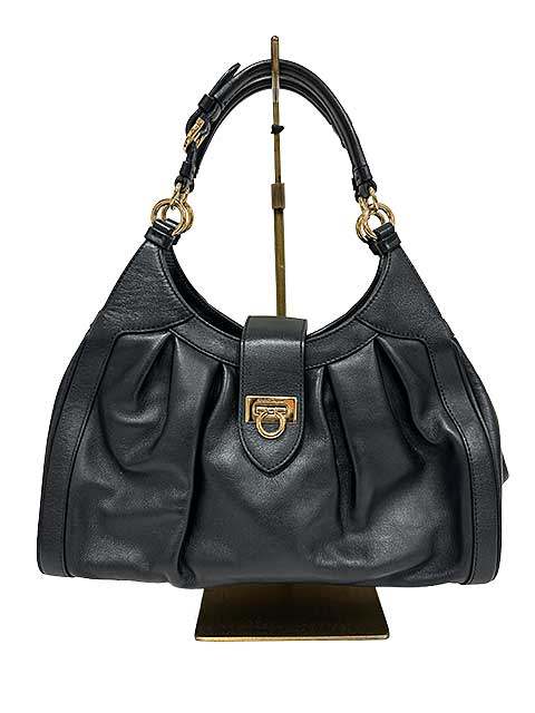 【中古】Salvatore Ferragamo サルヴァトーレフェラガモ 御徒面子 2WAY ガンチーニ 黒いこと 金-21 D226 レディース