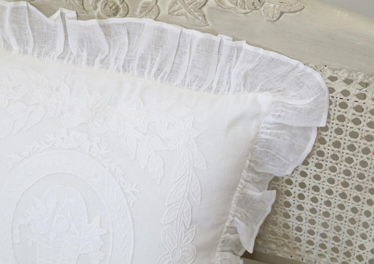 贈り物 フランス 北欧 リボン 正方形 中綿付き ギフト ベッド 45 45 白