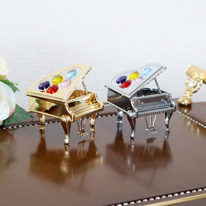 【クリスタルオーナメント ピアノ 2色より選択オブジェ クリスタル ゴールド シルバー スワロフスキー インテリア ディスプレイ ショップ プレゼント ギフト おしゃれ かわいい 飾り 贈り物 お祝い 置物 玄関 楽器 音楽 北欧 輸入雑貨 送料無料 ... 木製 ピアノの置物 ミニチュア ジュエリーボックス 風水