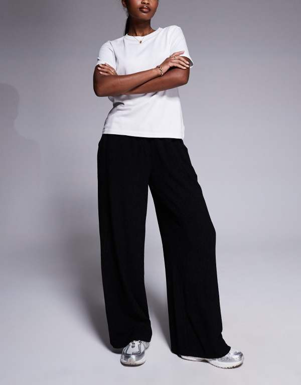 エイソス レディース ボトムス 心地好いズボン下 ワイドレッグ ズボン下 ASOS DESIGN textured wide leg pants Black 黒いこと