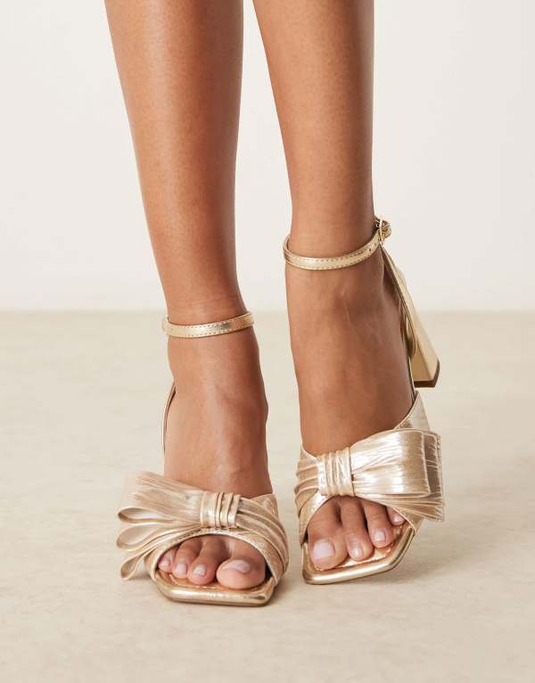 エイソス レディース シューズ サンダル ヒール ASOS DESIGN Wide Fit Halo bow detail mid block heel sandals in pale Pale Gold ゴールド