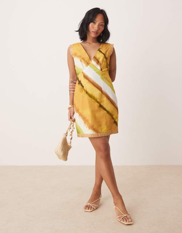 ネバーフリードレスド レディース トップス ワンピース フリル裾 プチ プリント フリル ミニ Never Fully Dressed Petite ruffle hem mini shift dress ombre print Green ombre グリーン 20,221円