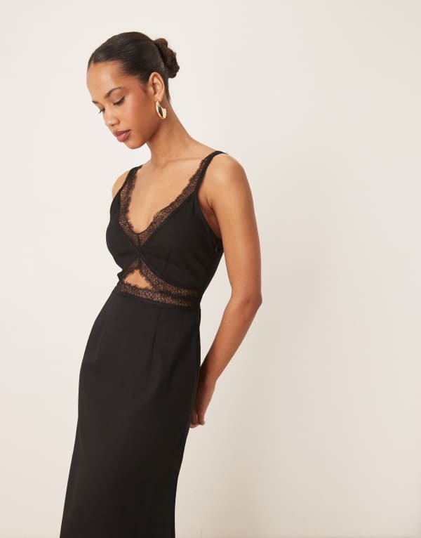 ネバーフリードレスド レディース トップス 衣装 カットアウト リネン Never Fully Dressed Mimi linen cut-out midaxi dress Black 黒いこと