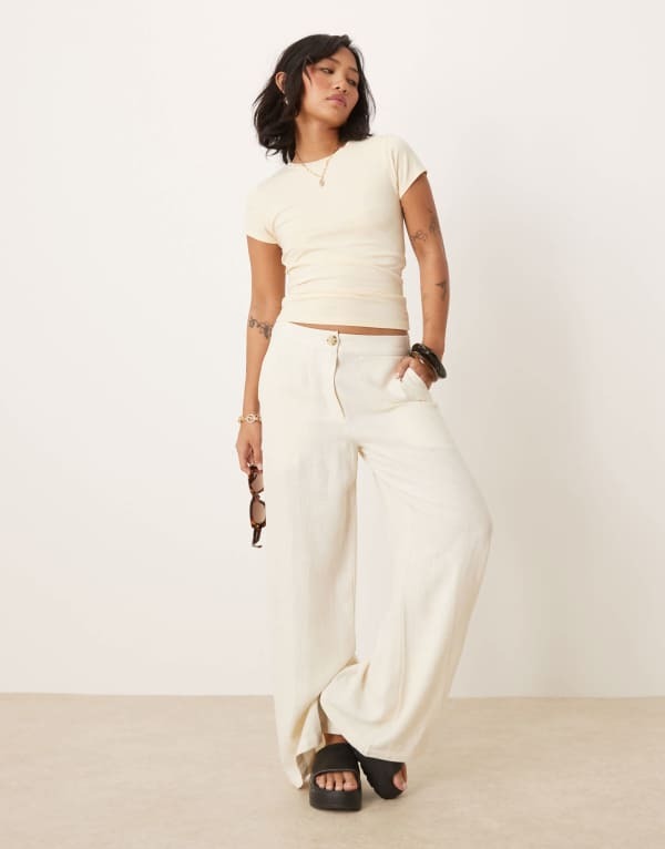 エイソス レディース ボトムス カジュアルパンツ ストレート プチ パンツ リネン ASOS DESIGN Petite relaxed straight leg pants with linen in off-white off white オフホワイト