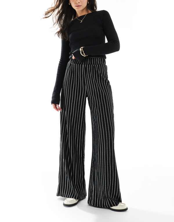 オンリー レディース ボトムス カジュアルパンツ ワイドレッグ パンツ ONLY wide leg textured pants pinstripe Black stripes ブラック