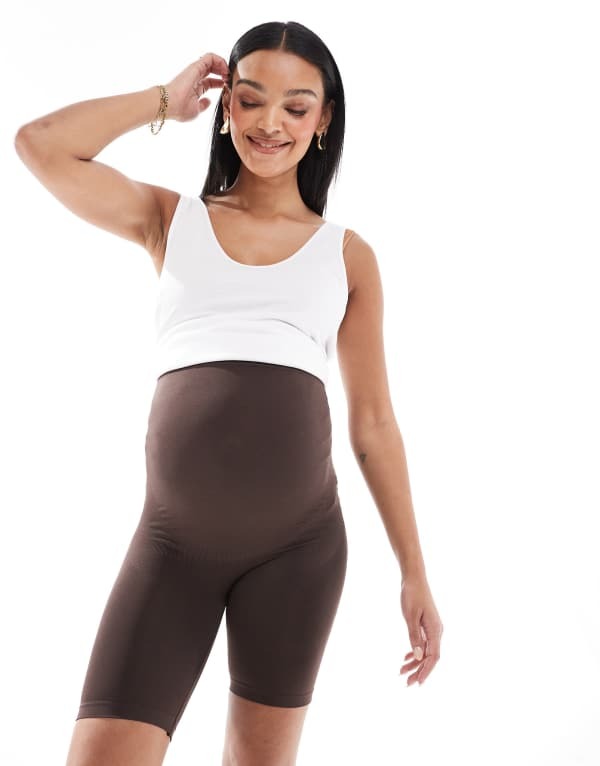 ママライシアス レディース ボトムス ハーフパンツ・ショーツ ショートパンツ マタニティ Mama.licious Mamalicious Maternity seamless shorts in chocolate Java ブラウン 8,986円