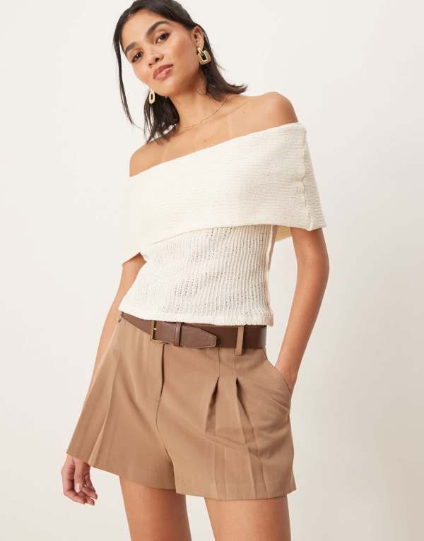 エイソス レディース ボトムス ハーフパンツ・ショーツ ハイウエスト ショートパンツ レザー フェイクレザー ASOS DESIGN tailored high waist shorts with faux leather belt in mocha Mocha モカ