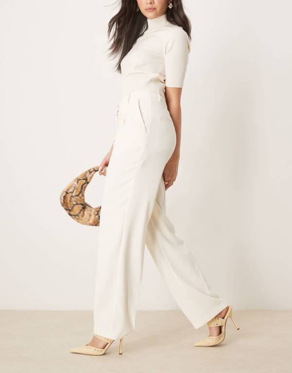 エイソス レディース ボトムス カジュアルパンツ ワイドレッグ パンツ ASOS DESIGN tailored wide leg pants with gold button detail in off-white off white オフホワイト