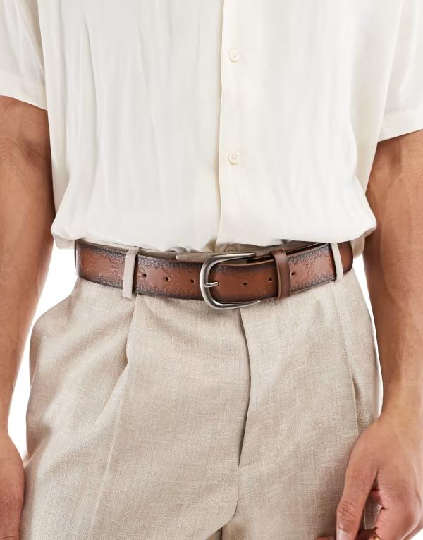エイソス メンズ アクセサリー ベルト レザー ASOS DESIGN western embossed belt with antique silver buckle in faux tan leather TAN タン｜ReVida 店