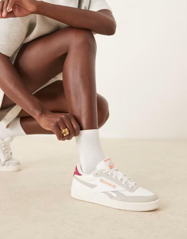 リーボック メンズ シューズ スニーカー Reebok Club C Revenge sneaker with gray and red detail WHITE 白いこと