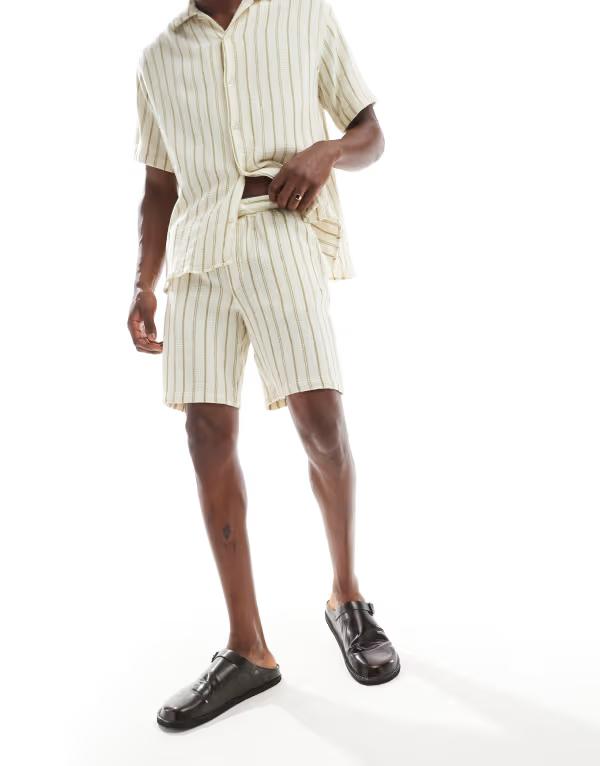 ジャック アンド ジョーンズ メンズ ボトムス ハーフパンツ・ショーツ Jack & Jones texture short green stripe - part of a set Cedar ホワイト