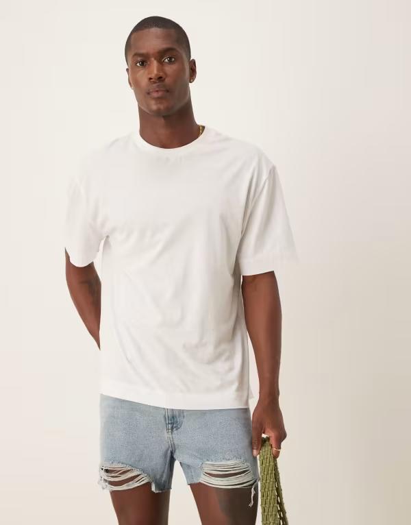 エイソス メンズ ボトムス 二分の一ズボン下・さる股引き 遊撃手ズボン下 ジーンズ ASOS DESIGN shorter length straight fit denim shorts with rip detail インチ light wash LIGHT WASH ジーンズ ズボン・パンツ-メンズファッション