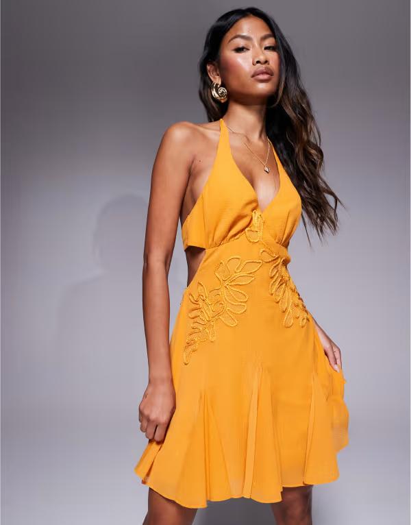 エイソス レディース トップス 衣装 ミニ衣装 ミニ 刺しゅう ホルター ASOS DESIGN embroidered halter mini dress with godets インチ bright orangeオレンジ色
