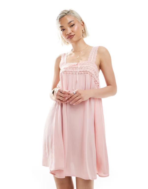 ミスセルフフリッジ レディース トップス ワンピース レーストリム ミニワンピース ミニ レース Miss Selfridge lace trim cheesecloth mini dress in dusty Dusty Pink ピンク|ReVida 店