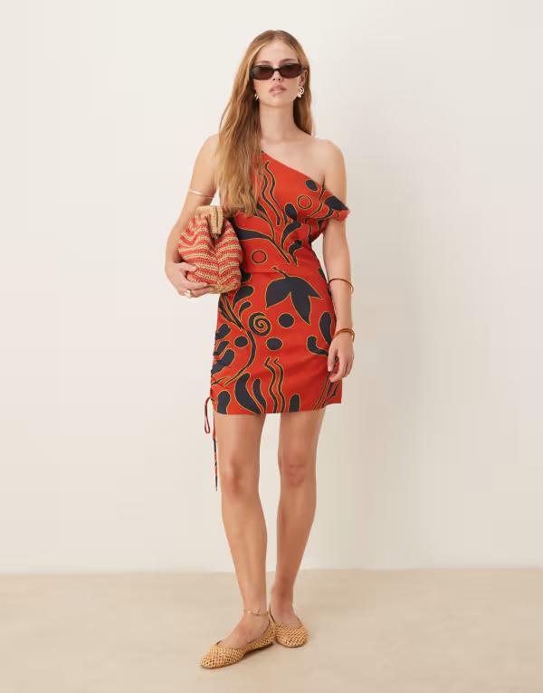 エイソス レディース トップス ワンピース ミニワンピース プリント ギャザー ミニ ASOS DESIGN off the shoulder ruched side mini dress print Red Print レッド