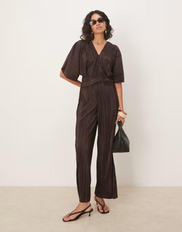 エイソス レディース トップス ジャンプスーツ ラップウエスト ASOS DESIGN plisse plunge short sleeve wrap waist jumpsuit in chocolate Chocolate チョコレート
