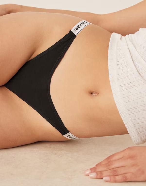 カルバンクライン レディース アンダー御召しもの ブリーフズボン下 ロゴタイプ Calvin Klein Modern Logo dipped thong Molten 黒いこと