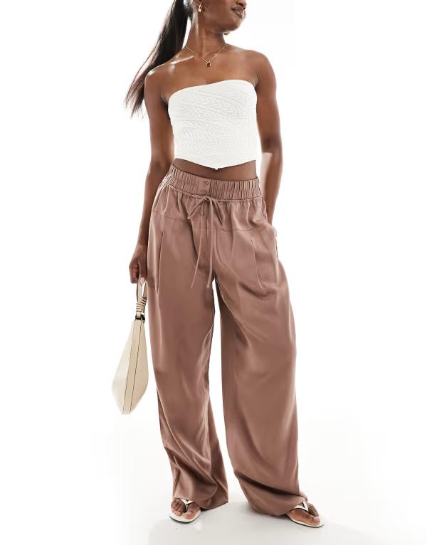 エイソス レディース ボトムス カジュアルパンツ パンツ ASOS DESIGN oversized pull on pants with panel and pleat details in mocha Mocha モカ