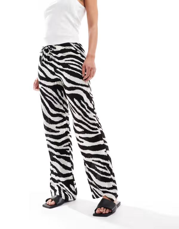 ヴェロモーダ レディース ボトムス カジュアルパンツ ワイドレッグ プリント パンツ Vero Moda Easy tie waist wide leg pants in zebra print Birch zebra アニマル｜ReVida 店