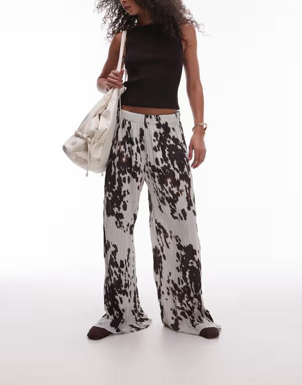 トップショップ レディース ボトムス カジュアルパンツ ワイドレッグ プリント パンツ Topshop crinkle wide leg pants in cow print Cow print