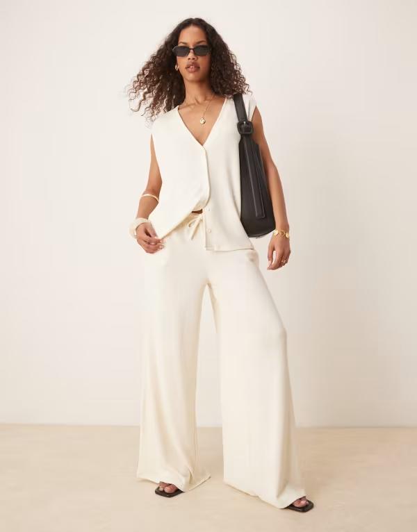 エイソス レディース ボトムス 心地好いズボン下 ワイドレッグ ズボン下 編み物 ASOS DESIGN textured knit wide leg pants インチ cream CREAM 皮膚軟化剤