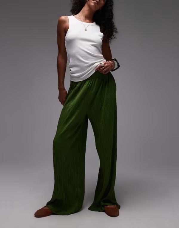 トップショップ レディース ボトムス カジュアルパンツ ワイドレッグ パンツ Topshop crinkle wide leg pants in olive OLIVE GREEN グリーン｜ReVida 店