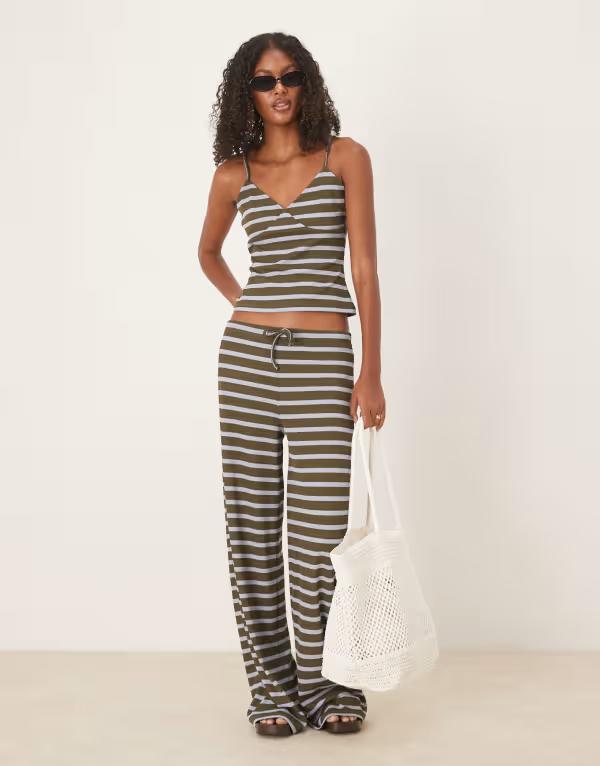 エイソス レディース ボトムス カジュアルパンツ ワイドレッグ パンツ ASOS DESIGN ASOS striped wide leg mid rise pants in olive - part of a set OLIVE オリーブ