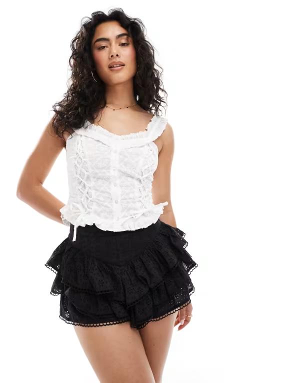 ミスセルフフリッジ レディース ボトムス ハーフパンツ・ショーツ フリル ミニ ショートパンツ Miss Selfridge eyelet ruffle mini shorts Black ブラック
