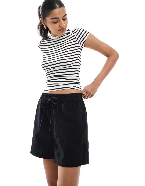エイソス レディース ボトムス ハーフパンツ・ショーツ ショートパンツ リネン ASOS DESIGN linen look pull on shorts Black ブラック 8,954円