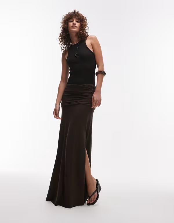 トップショップ レディース ボトムス スカート ギャザー マキシ Topshop ruched waist maxi skirt in chocolate BROWN ブラウン｜ReVida 店