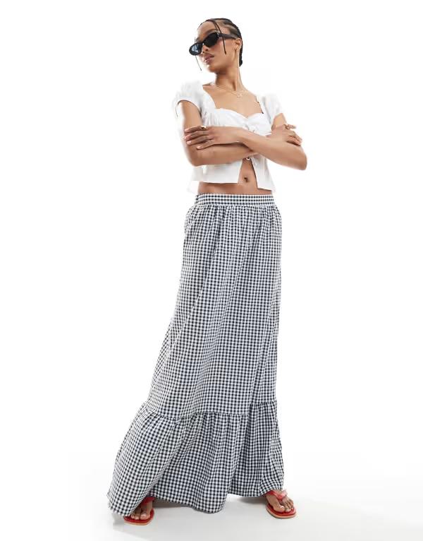 ベロモーダ レディース ボトムス スカート ティアード ギンガムチェック プリント マキシ ギンガム Vero Moda Tall tiered hem maxi skirt gingham print Black/white ホワイト｜ReVida 店