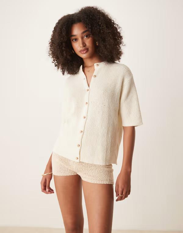 エイソス レディース アウター カーディガン ASOS DESIGN short sleeve boucle cardigan in cream Cream クリーム｜ReVida 店