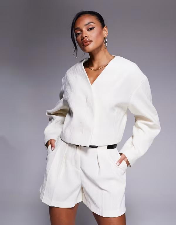 エイソス レディース アウター ジャケット・ブルゾン クロップド ブレザー ASOS DESIGN cropped textured blazer in cream - part of a set cream クリーム