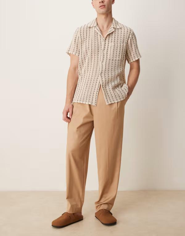 エイソス メンズ ボトムス カジュアルパンツ パンツ ASOS DESIGN tapered chino dress pants with double pleats in tan with elastic waist TAN タン