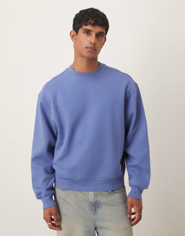 エイソス メンズ アウター パーカー・スウェット ドロップショルダー スウェット シャツ ASOS DESIGN oversized drop shoulder sweatshirt with woven label detail in washed Coastal fjord ブルー