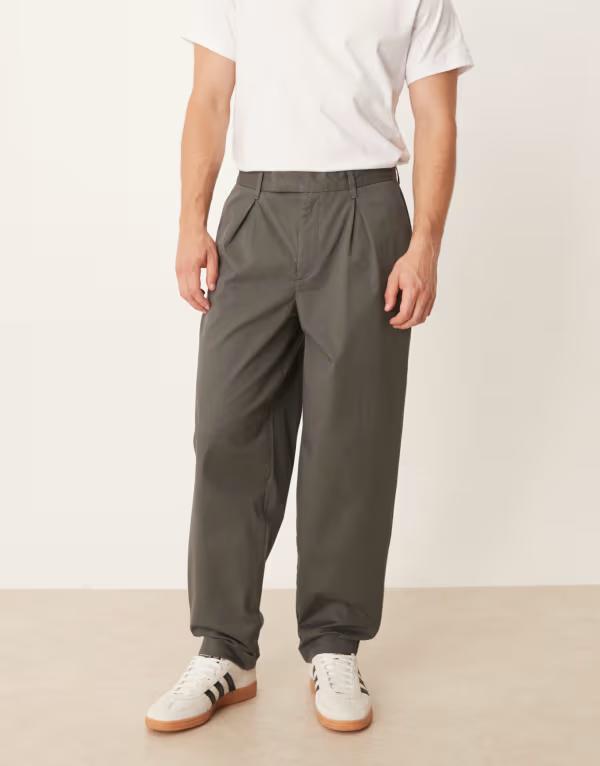 エイソス メンズ ボトムス カジュアルパンツ テーパードフィット パンツ ASOS DESIGN oversized tapered fit chino pants in charcoal Dark shadow チャコール