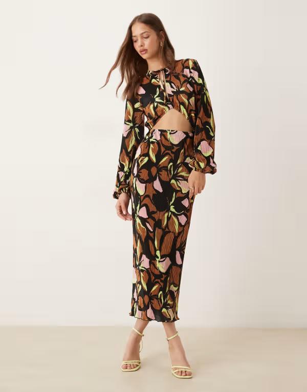 エイソス レディース トップス ワンピース カットアウト ミディワンピース フラワー柄 ミディ フラワー ASOS DESIGN plisse cut out bow front midi dress in dark floral Dark floral