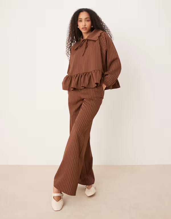 グラマラス レディース ボトムス カジュアルパンツ パンツ Glamorous poplin pull on pants stripe - part of a set BROWN ブラウン