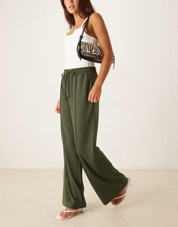 ヴィラ レディース ボトムス カジュアルパンツ ワイドレッグ パンツ VILA pintuck wide leg pants in deep khaki Deep depths グリーン|ReVida 店