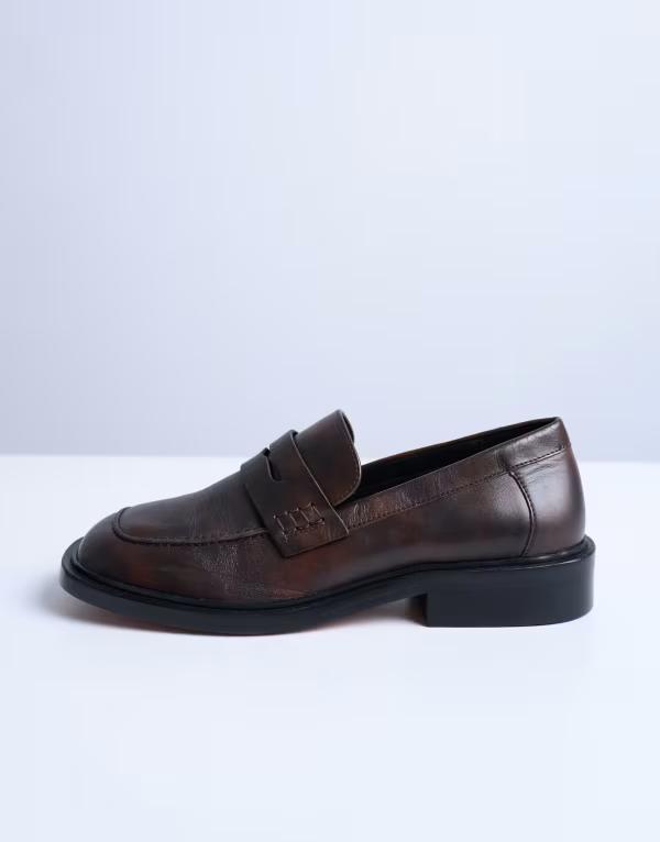 トップショップ レディース シューズ スリッポン・ローファー レザー ローファー Topshop Cole premium real leather square toe loafers in distressed Distressed Brown ブラウン
