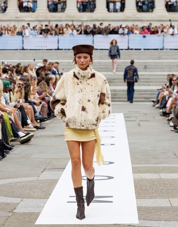 とっ始め販売店 レディース アウター 厚地の外套 刷り上げる 上衣 Topshop faux fur pony skin cow print bomber jacket インチ cream CREAM 皮膚軟化剤 コート・ジャケット-レディースファッション